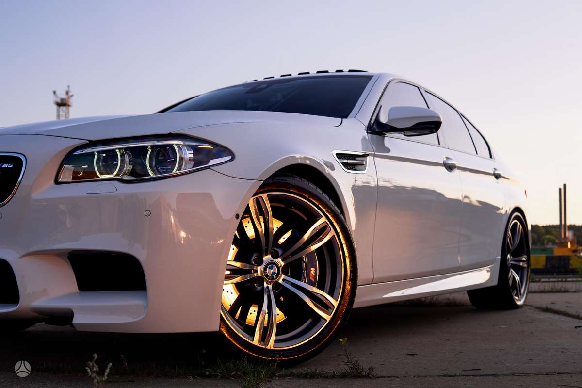 BMW M5, 4.4 l., Седан