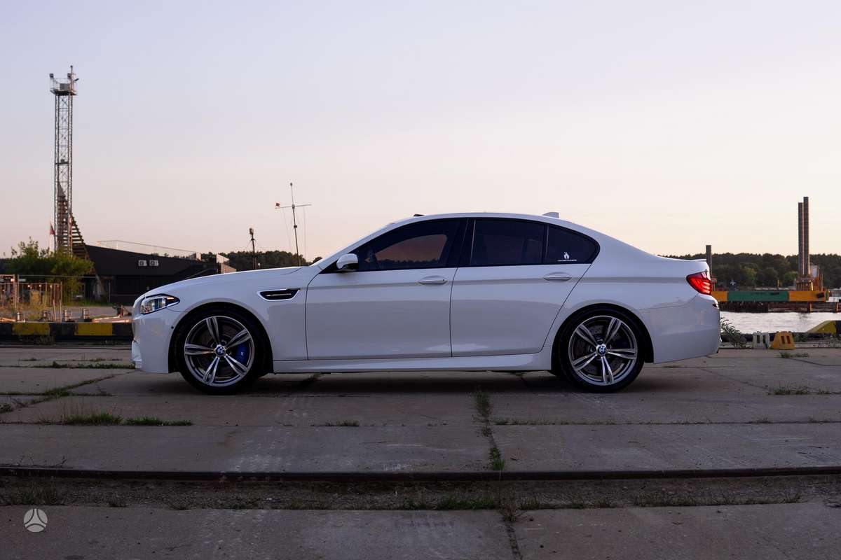BMW M5, 4.4 l., Седан