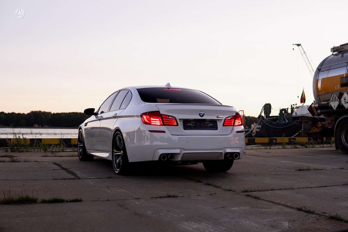 BMW M5, 4.4 l., Седан
