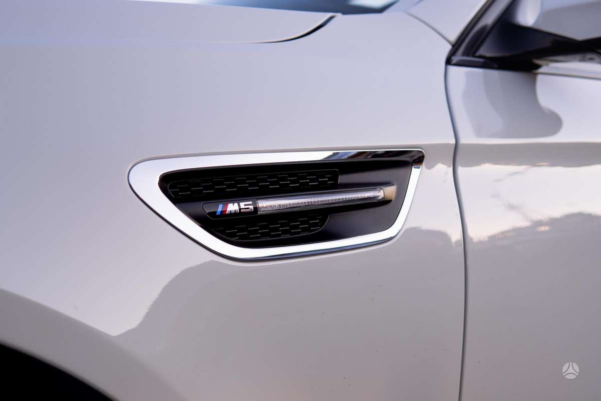 BMW M5, 4.4 l., Седан