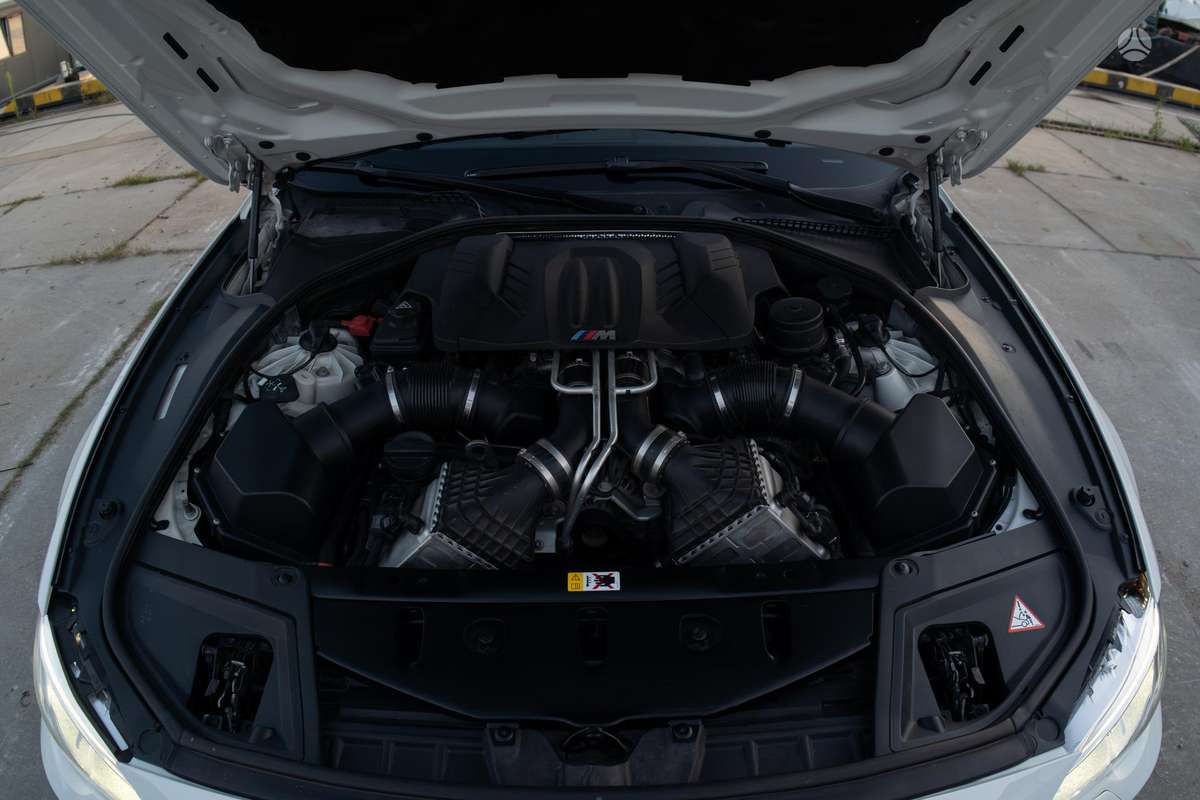 BMW M5, 4.4 l., Седан