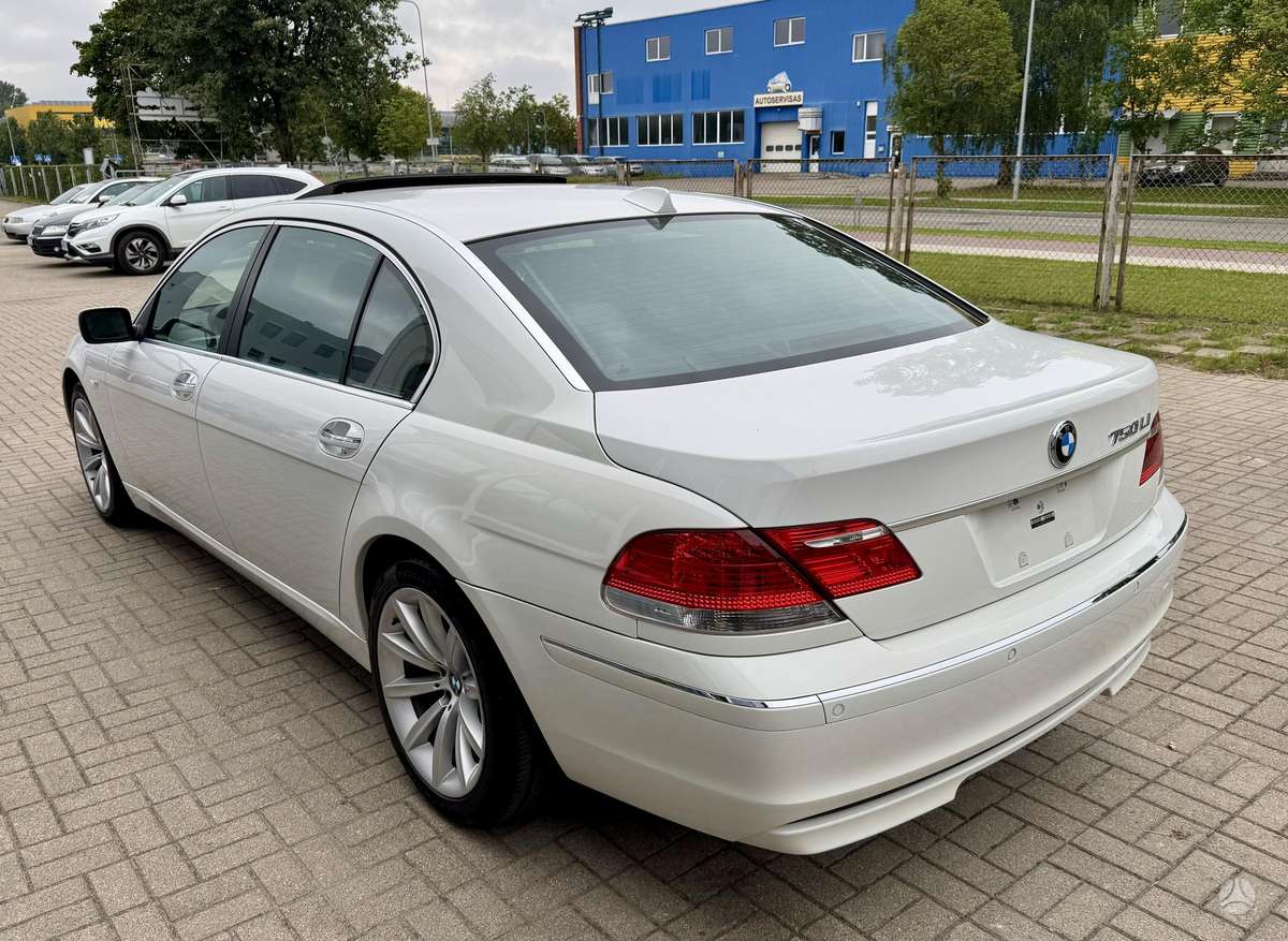 BMW 750, 4.8 l., Лимузин