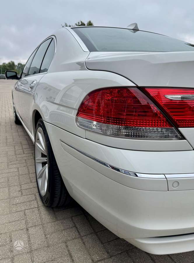 BMW 750, 4.8 l., Лимузин