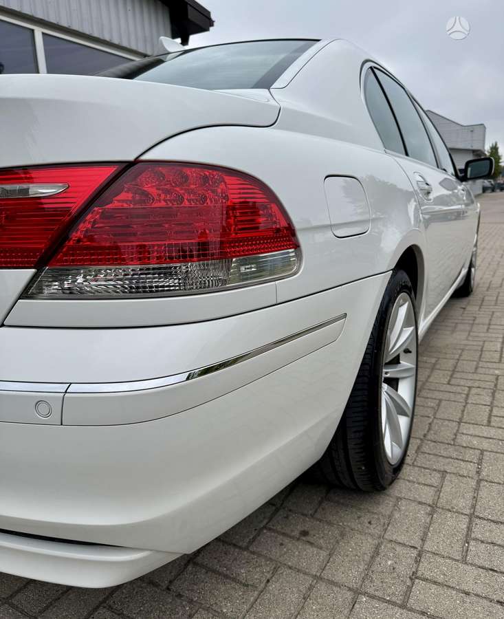 BMW 750, 4.8 l., Лимузин