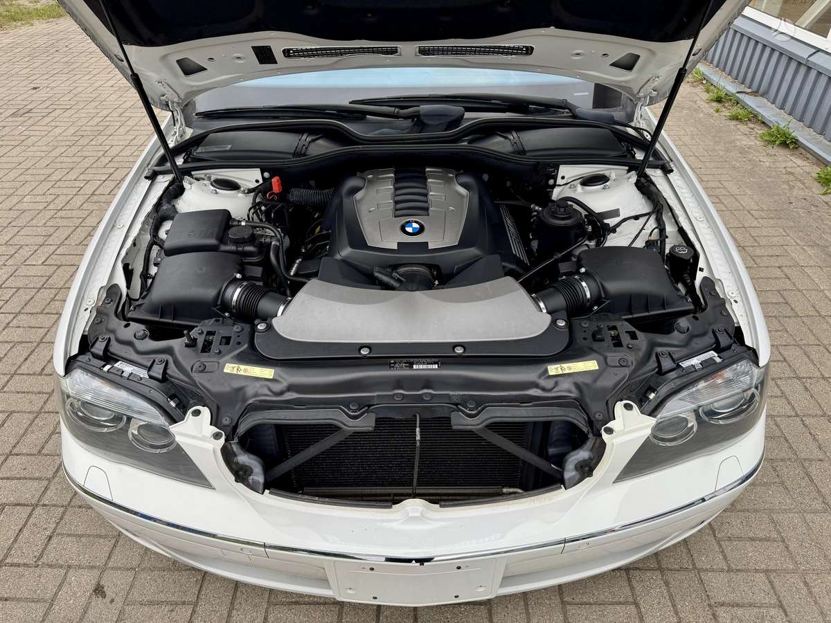BMW 750, 4.8 l., Лимузин