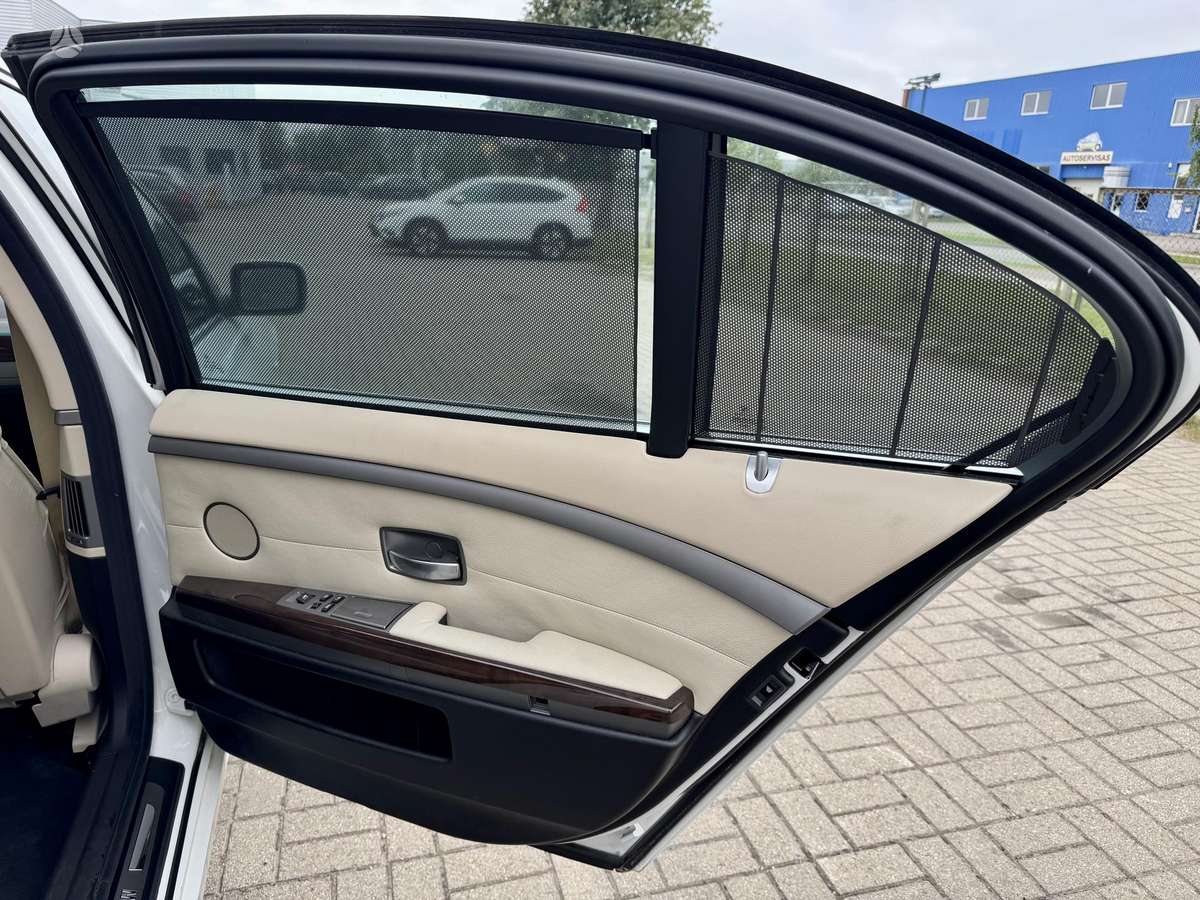 BMW 750, 4.8 l., Лимузин