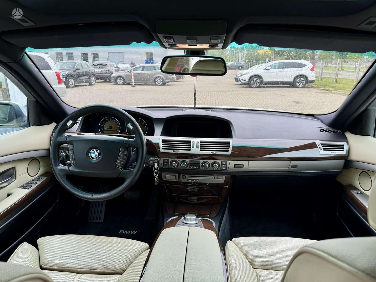 BMW 750, 4.8 l., Лимузин