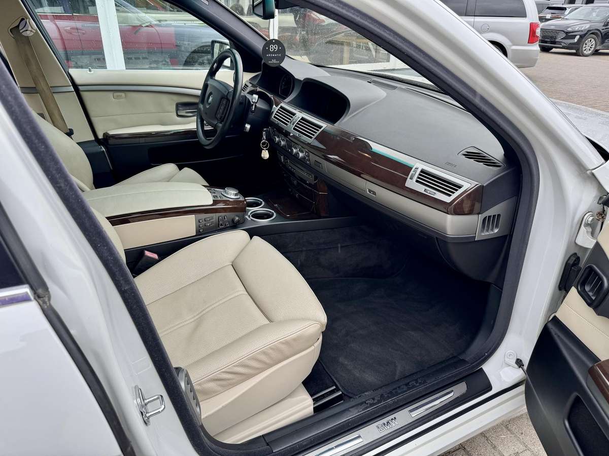 BMW 750, 4.8 l., Лимузин