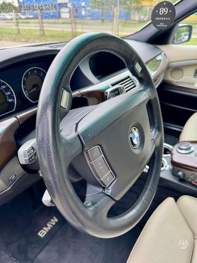 BMW 750, 4.8 l., Лимузин
