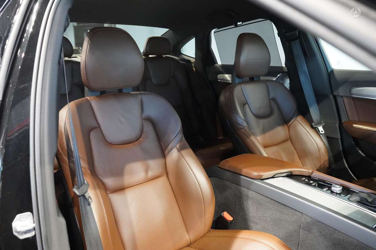 Volvo S90 - 11