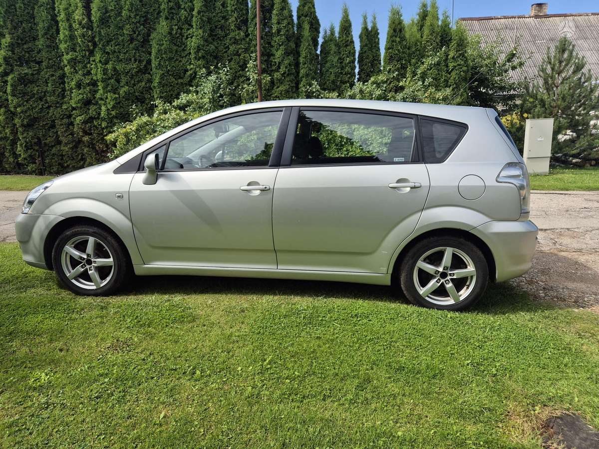 Toyota Corolla Verso - 3