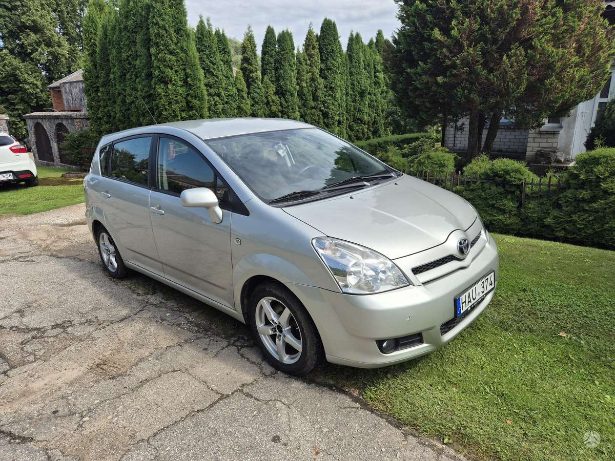 Toyota Corolla Verso - 8