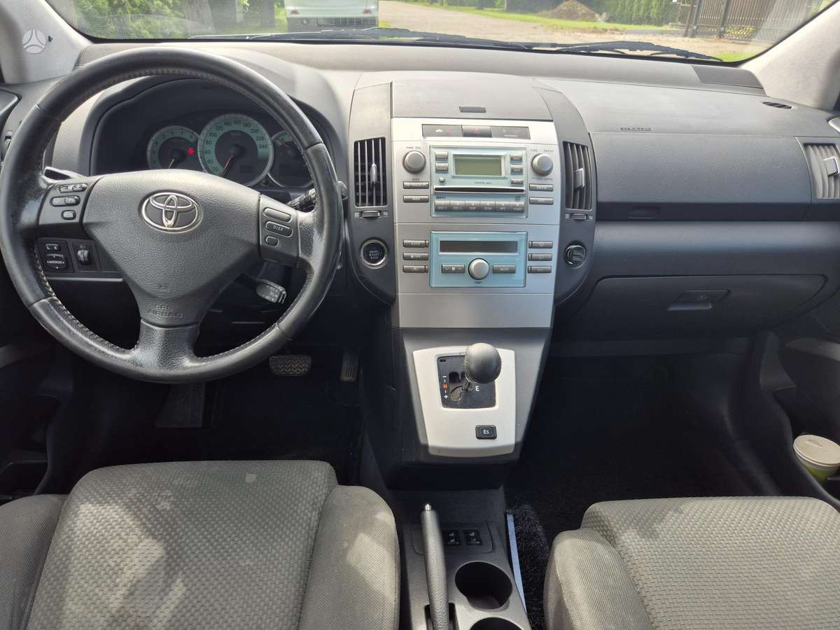 Toyota Corolla Verso - 10