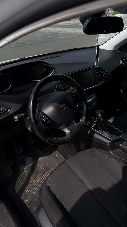 Peugeot 308 - 8