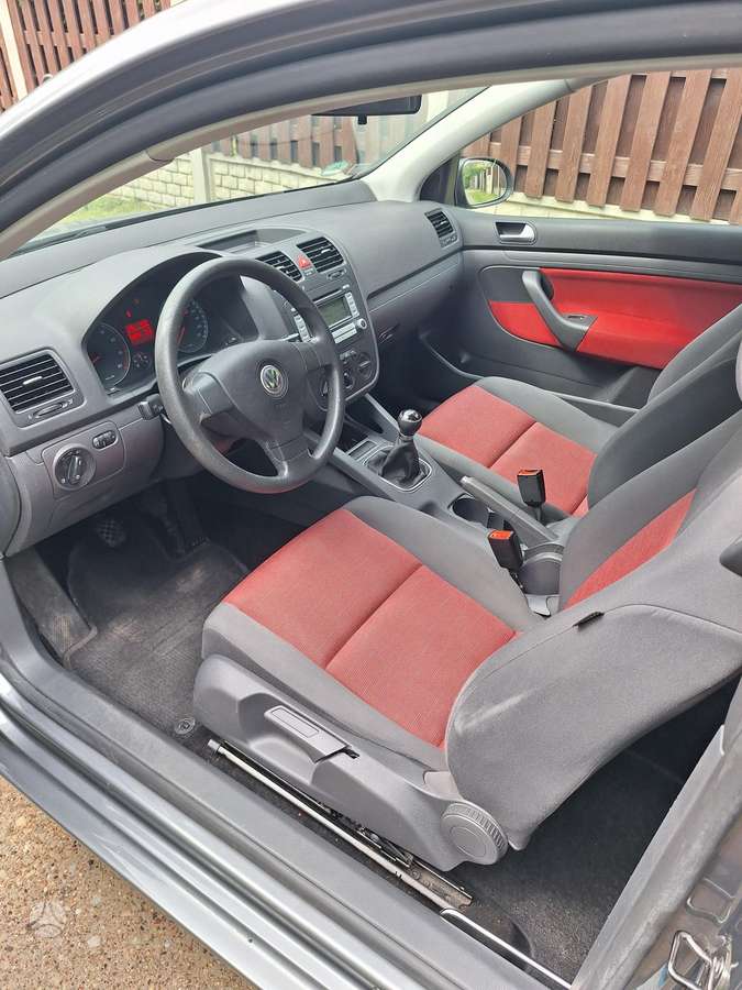 Volkswagen Golf - 6