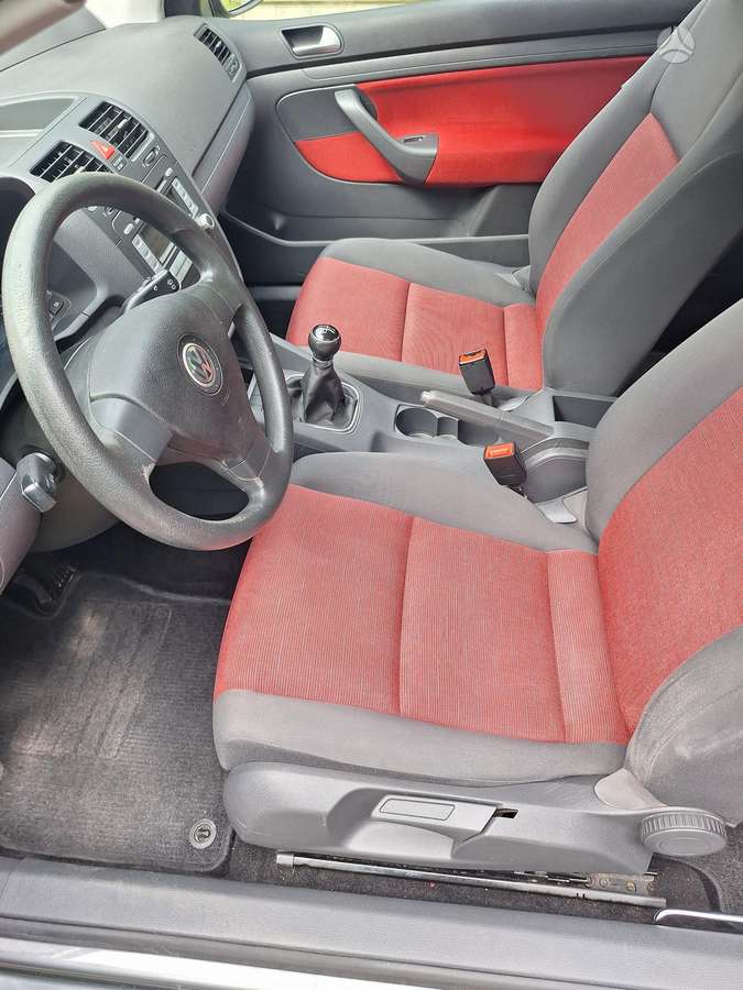 Volkswagen Golf - 8
