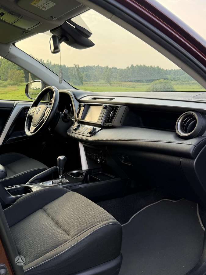 Toyota RAV4 - 6