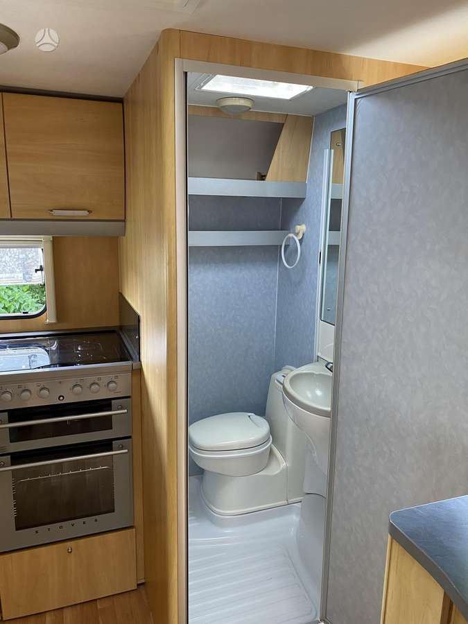 Sterling Europa 390, кемперы