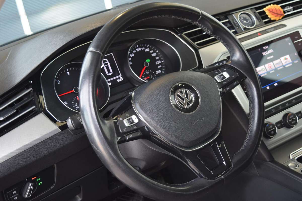 Volkswagen Passat - 11