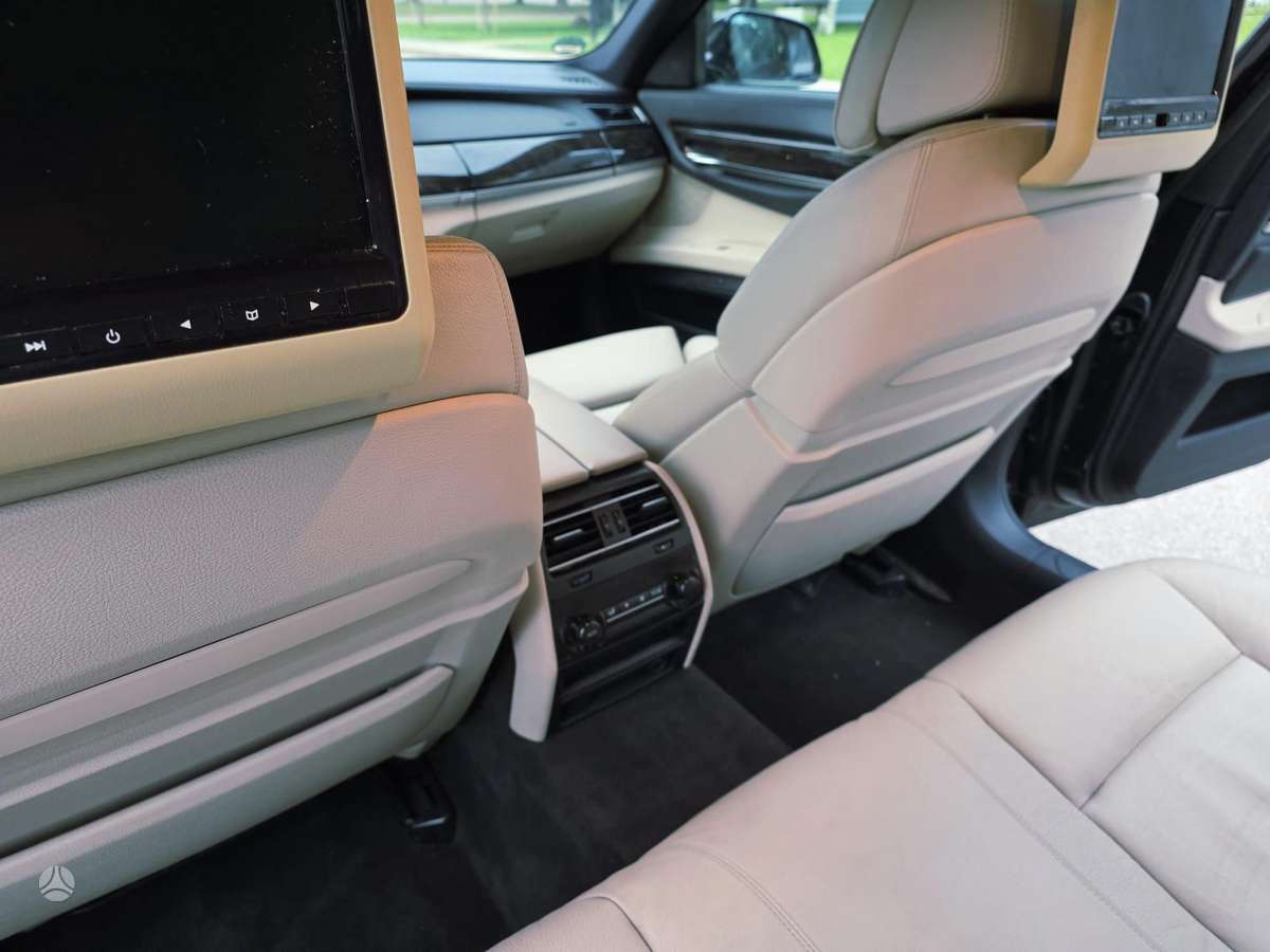 BMW 740, 3.0 l., Седан