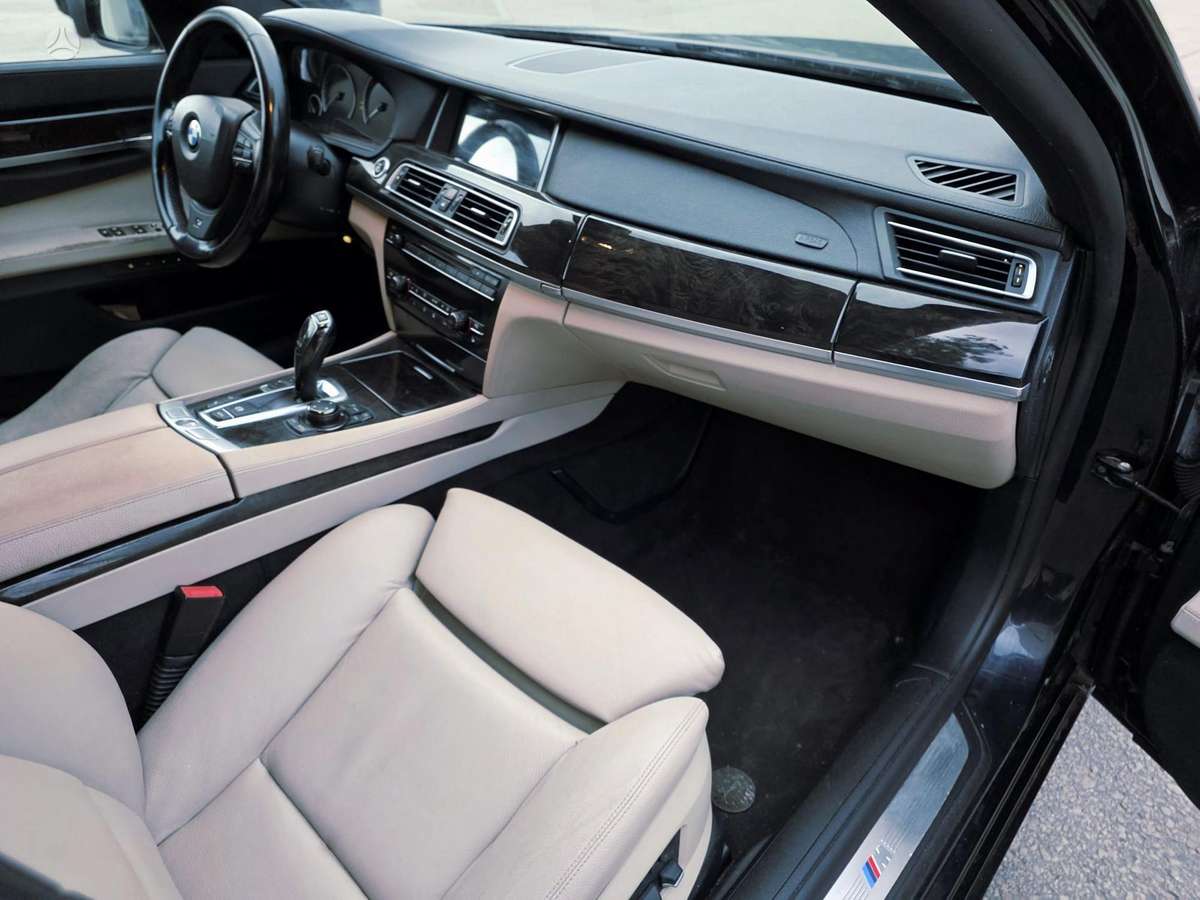 BMW 740, 3.0 l., Седан
