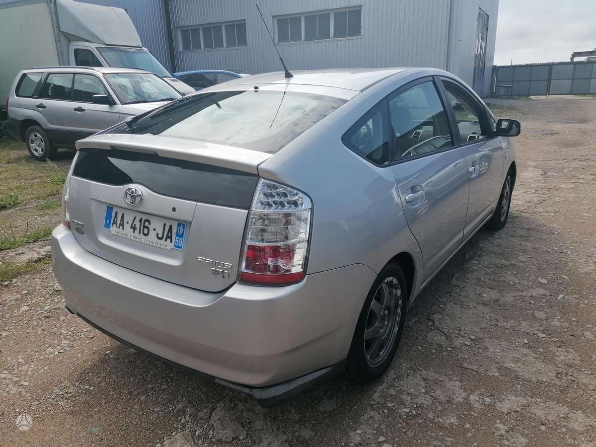 Toyota Prius - 3