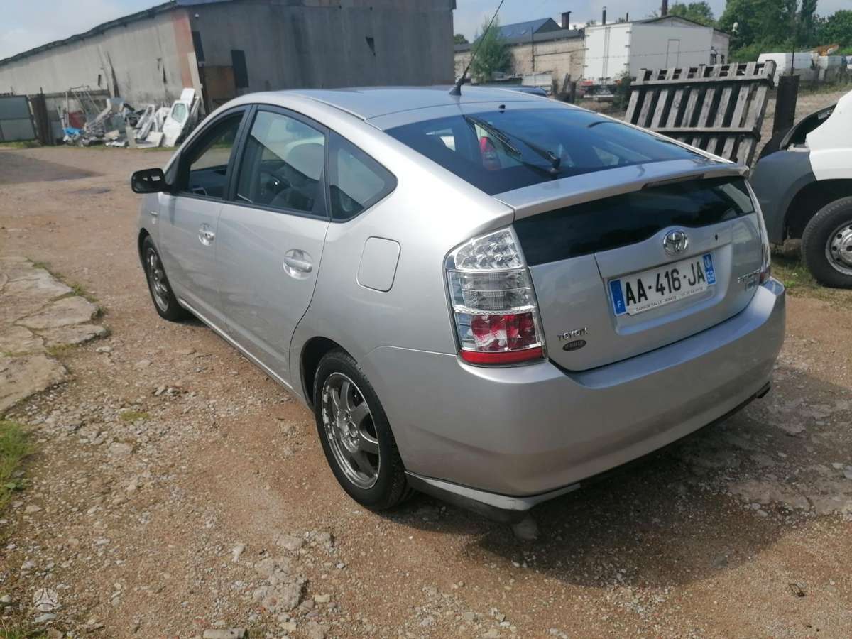 Toyota Prius - 4