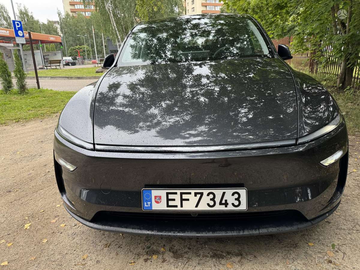 Tesla Model Y - 5