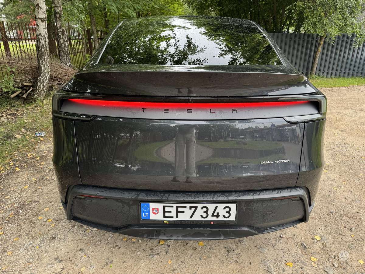 Tesla Model Y - 6