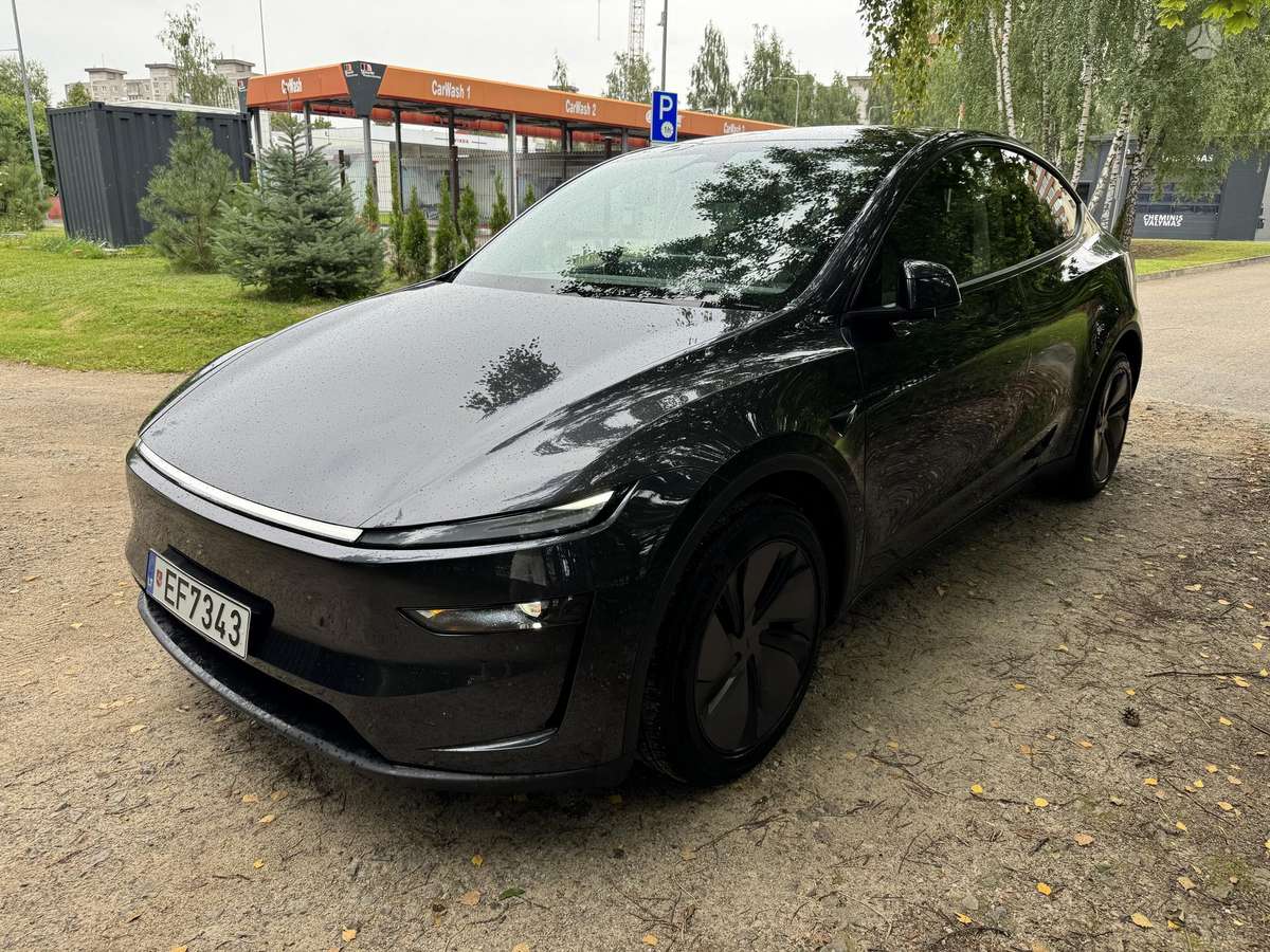Tesla Model Y - 4
