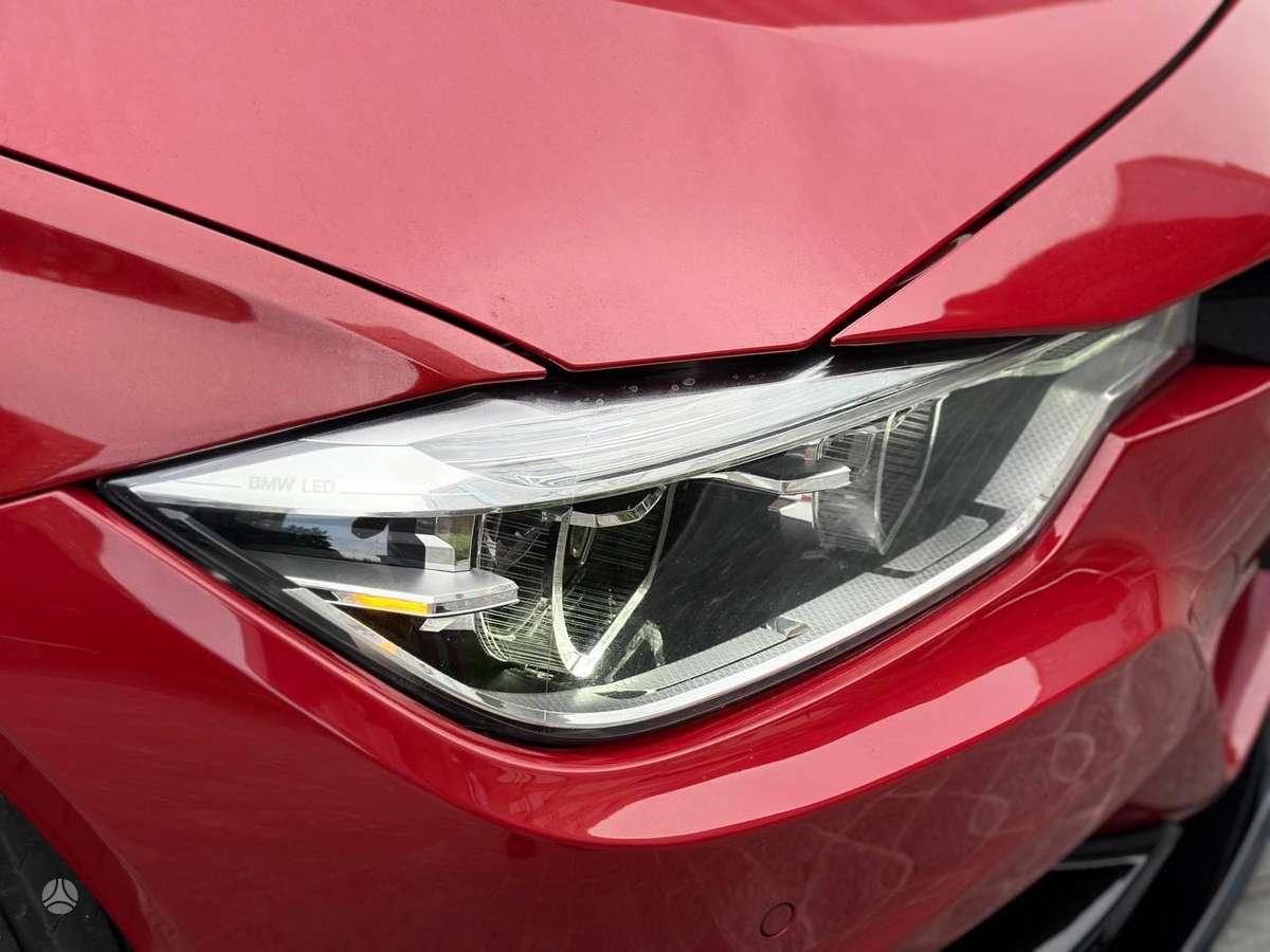 BMW 330, 2.0 l., Седан