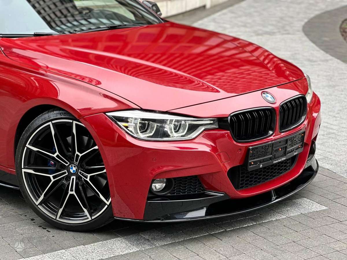 BMW 330, 2.0 l., Седан
