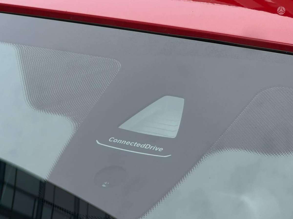 BMW 330, 2.0 l., Седан