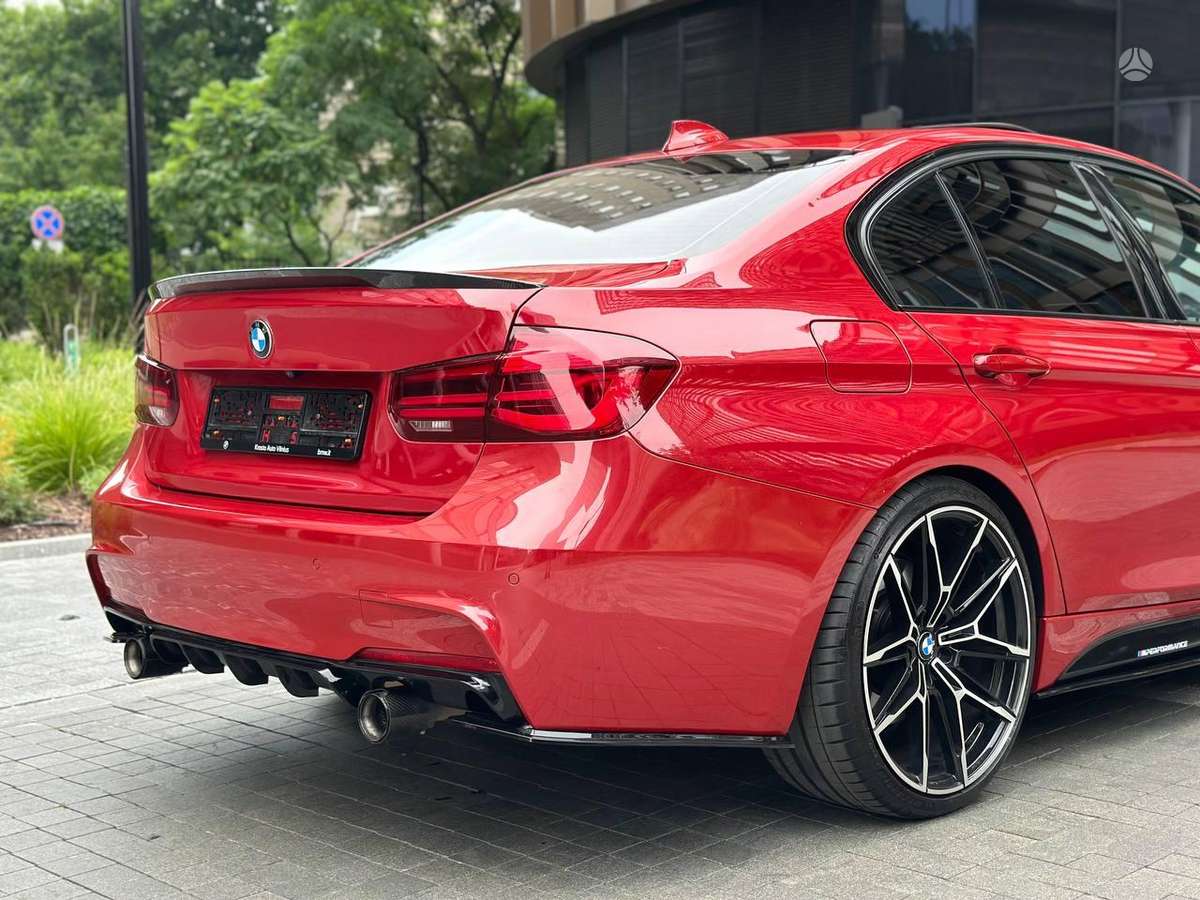 BMW 330, 2.0 l., Седан