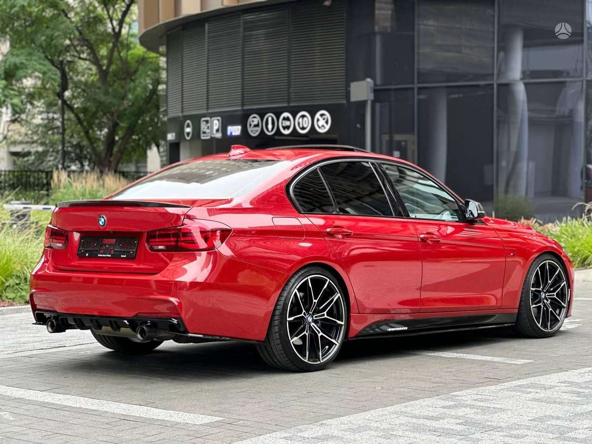 BMW 330, 2.0 l., Седан