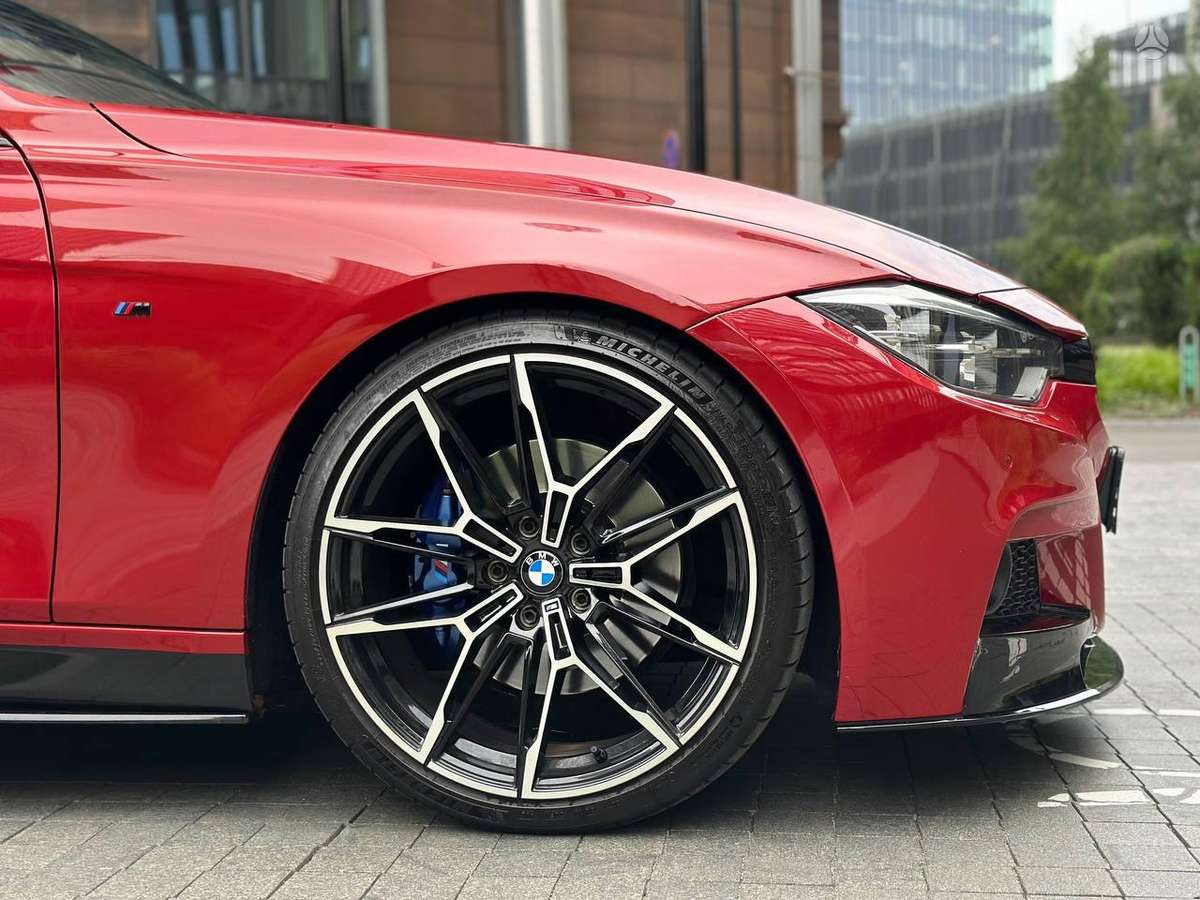 BMW 330, 2.0 l., Седан