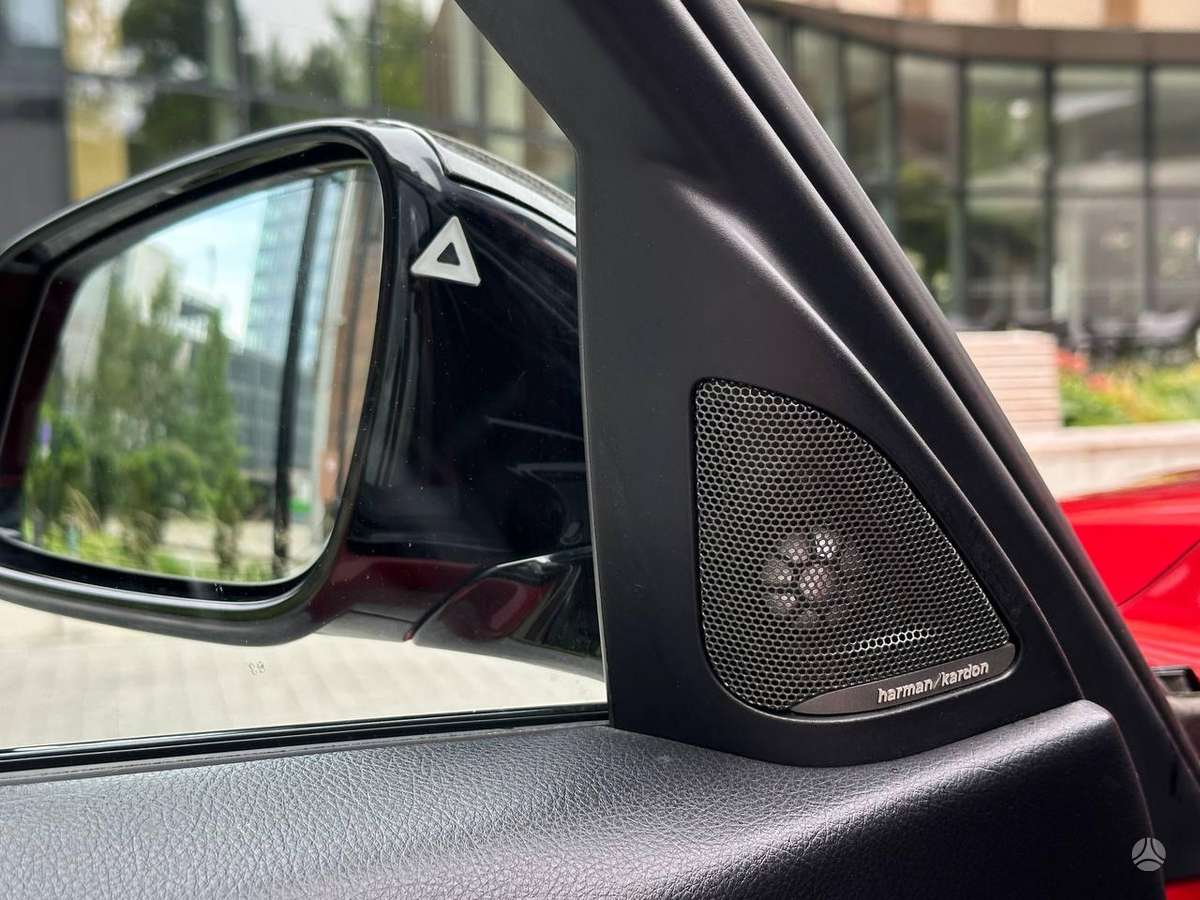 BMW 330, 2.0 l., Седан