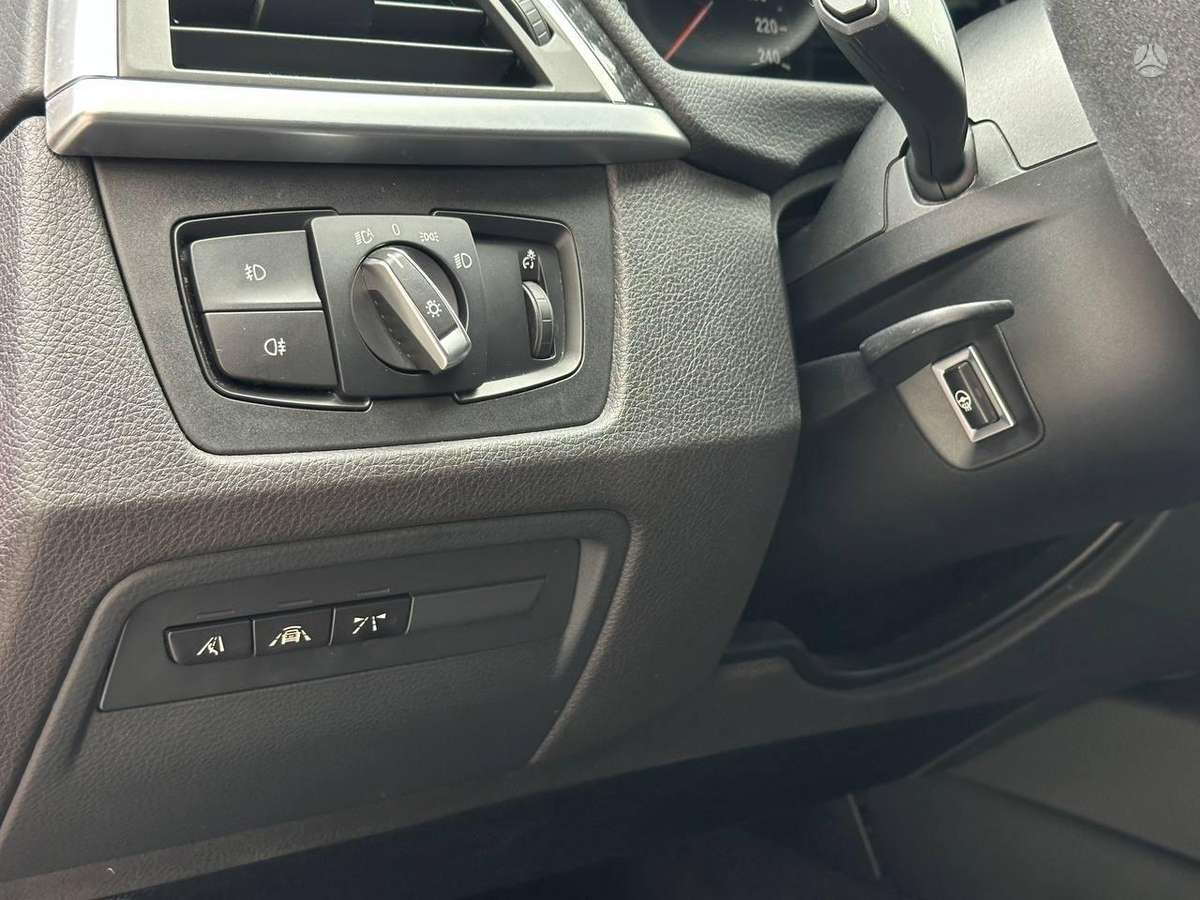 BMW 330, 2.0 l., Седан