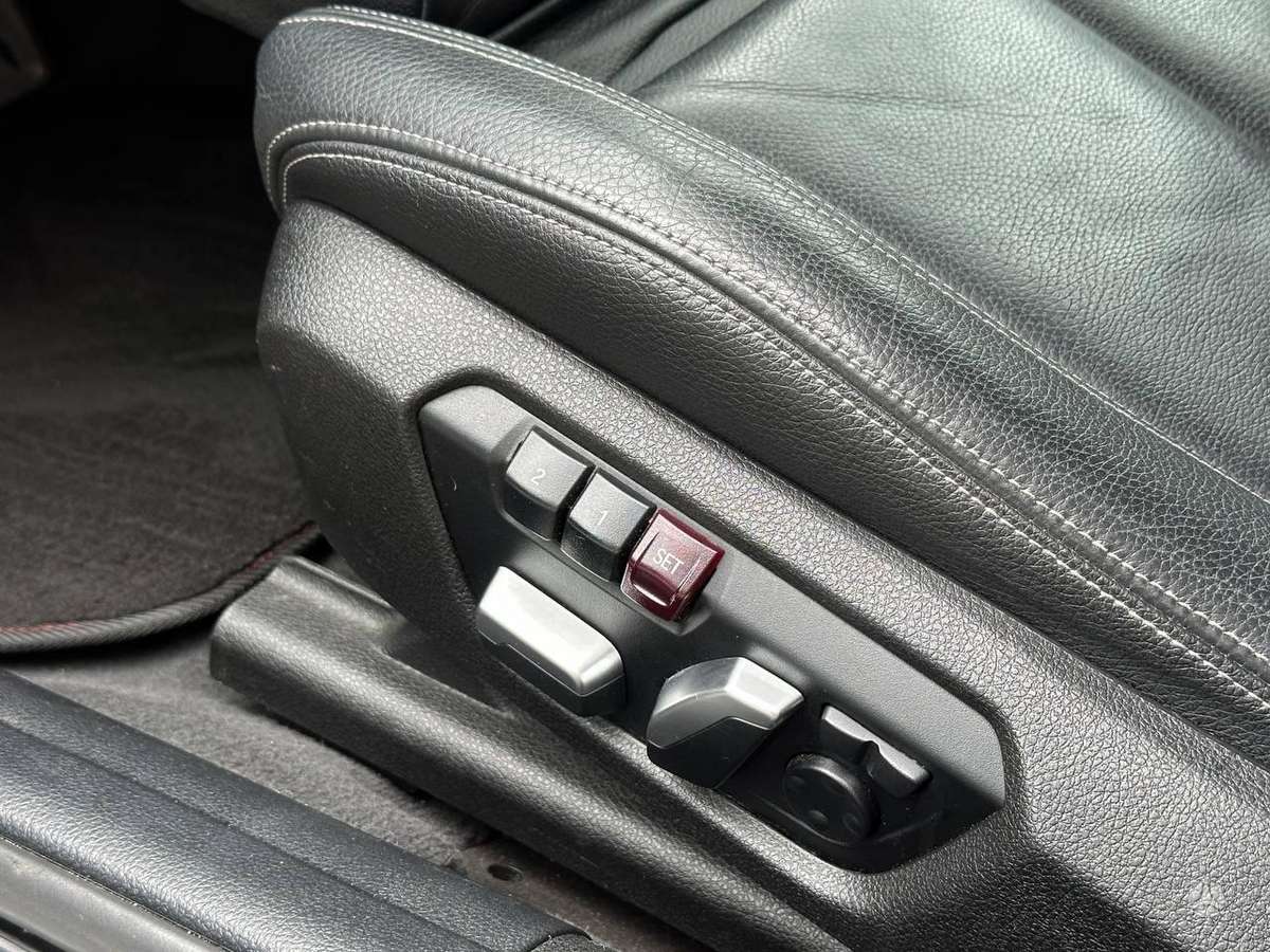 BMW 330, 2.0 l., Седан