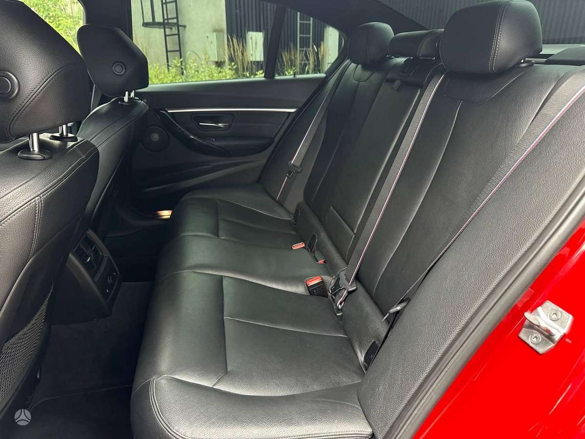 BMW 330, 2.0 l., Седан