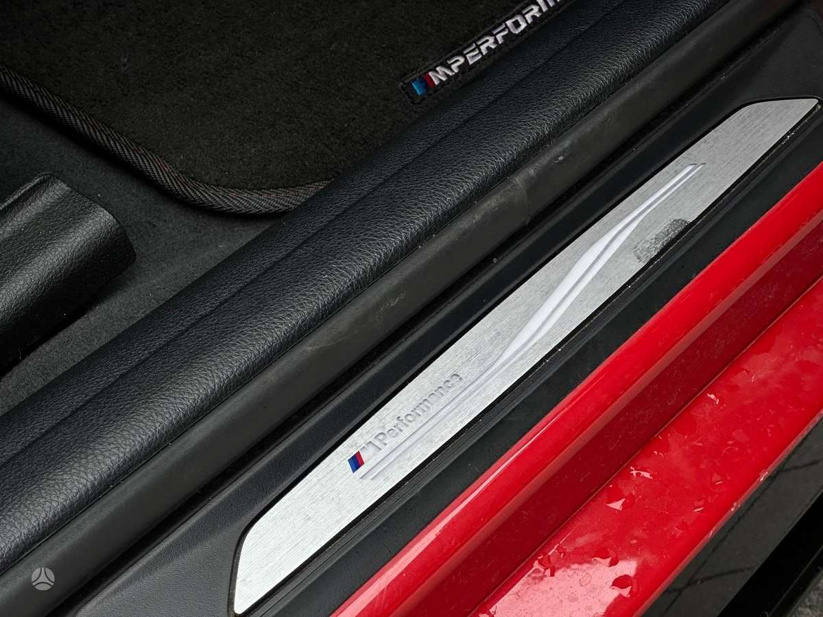 BMW 330, 2.0 l., Седан