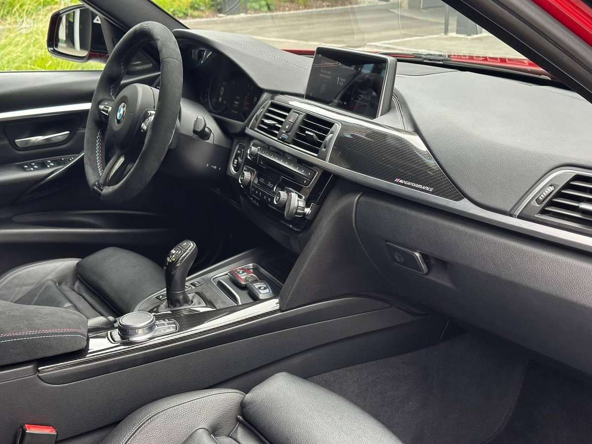 BMW 330, 2.0 l., Седан