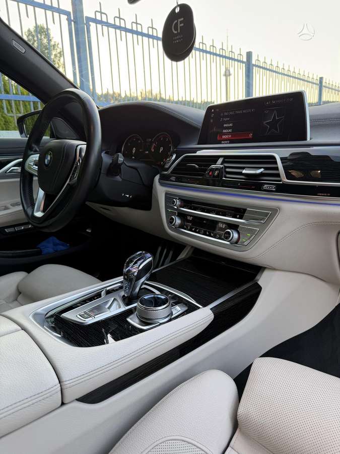 BMW 740, 3.0 l., Седан