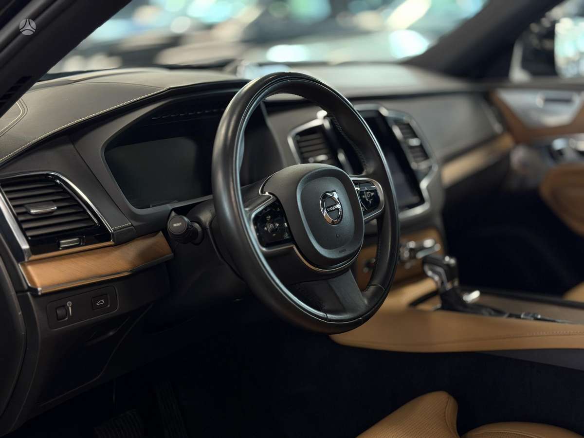 Volvo XC90 - 2