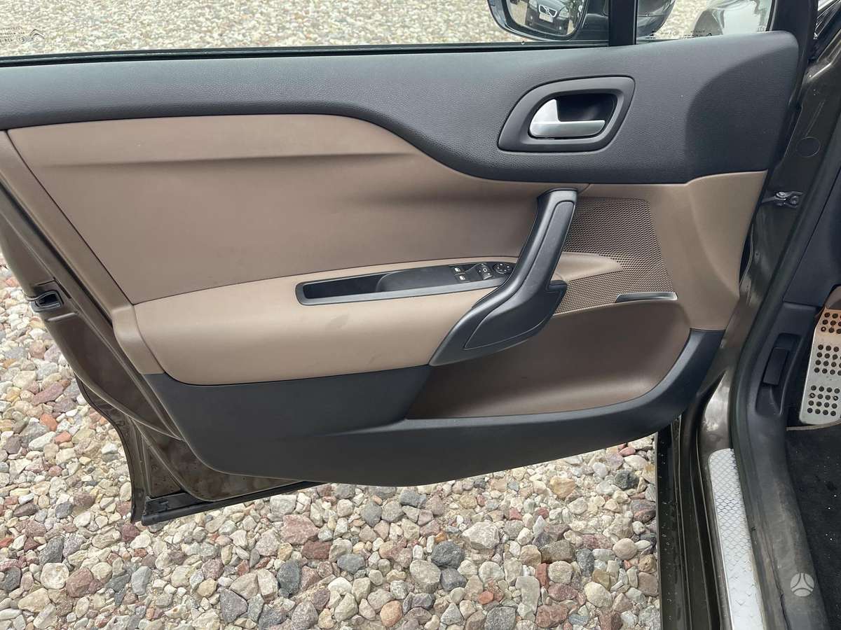 Citroen DS4, 1.6 l., hatchback