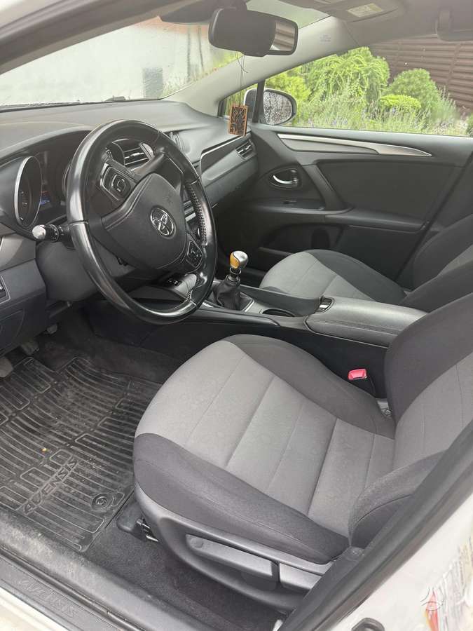 Toyota Avensis - 5