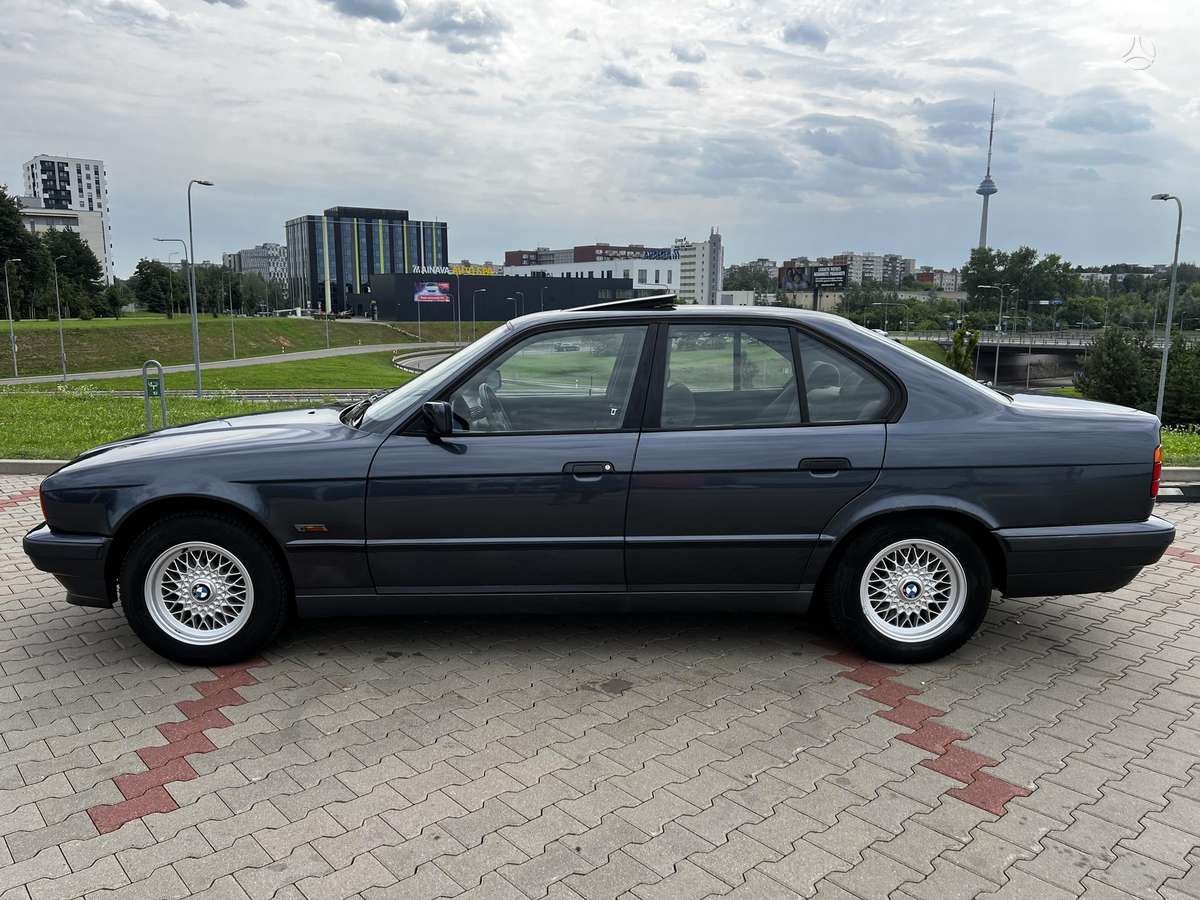 BMW 520, 2.0 l., Седан