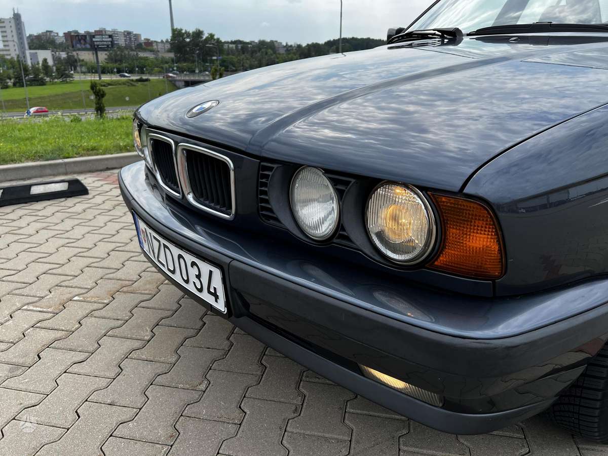 BMW 520, 2.0 l., Седан