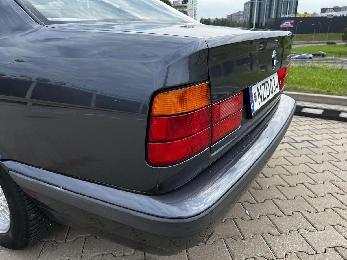 BMW 520, 2.0 l., Седан