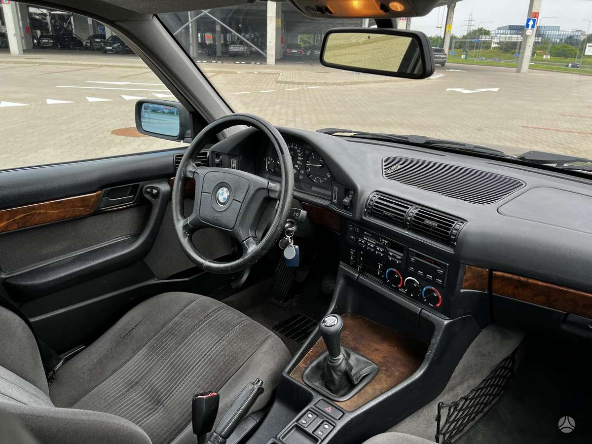 BMW 520, 2.0 l., Седан